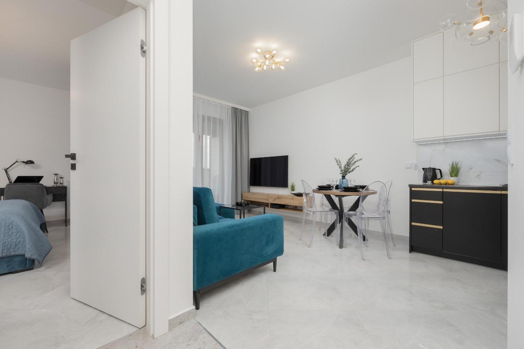 Apartment With Balcony & Parking In Warsaw By Noclegi Renters Exterior foto