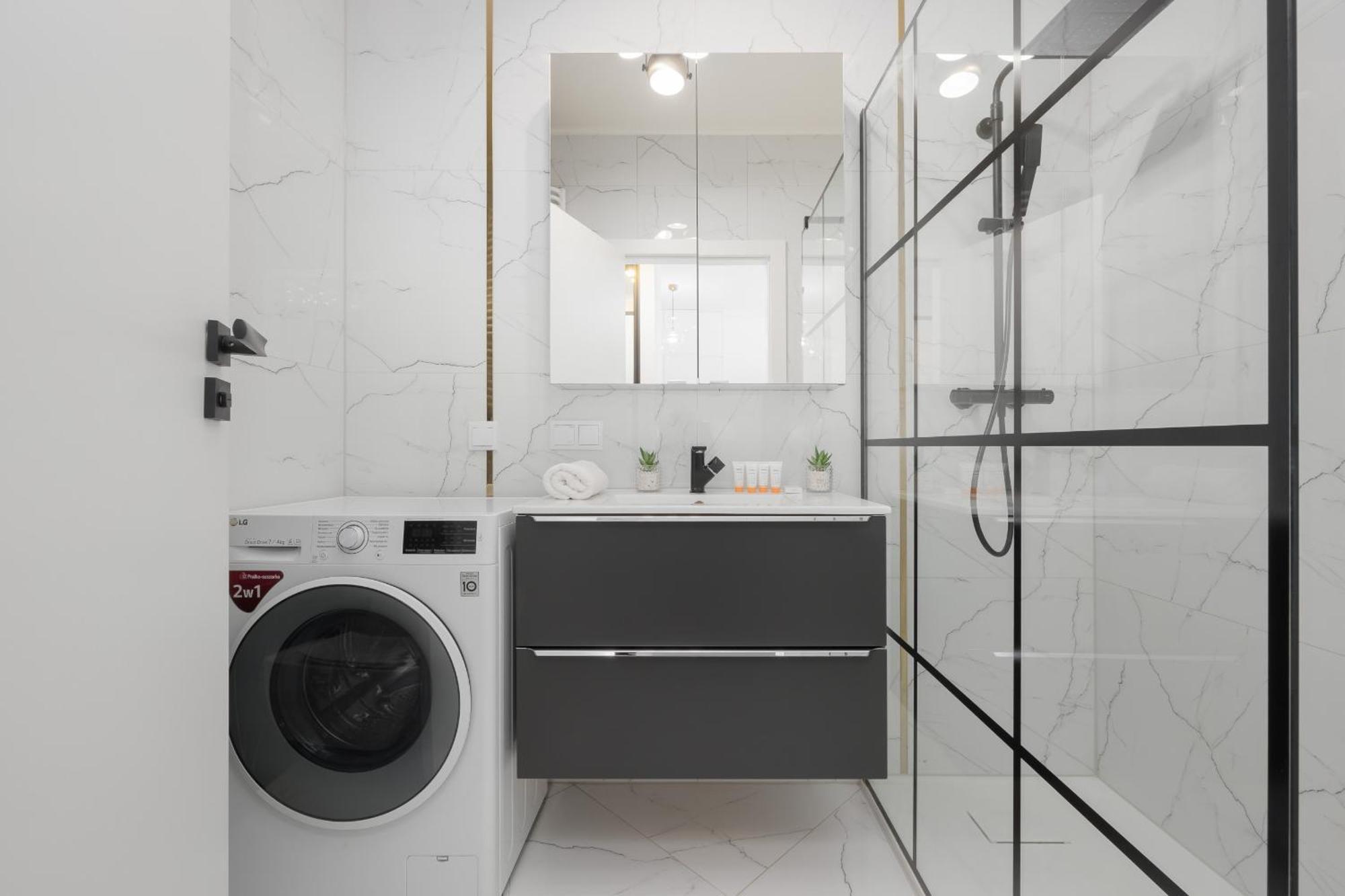 Apartment With Balcony & Parking In Warsaw By Noclegi Renters Exterior foto